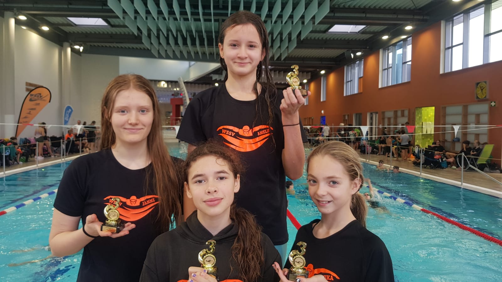 Foto, von links: Janne Thomßen, Mila Engel, Amelie Oldenettel und Jannika Hutter. Fotografin: Garnet Thomßen.