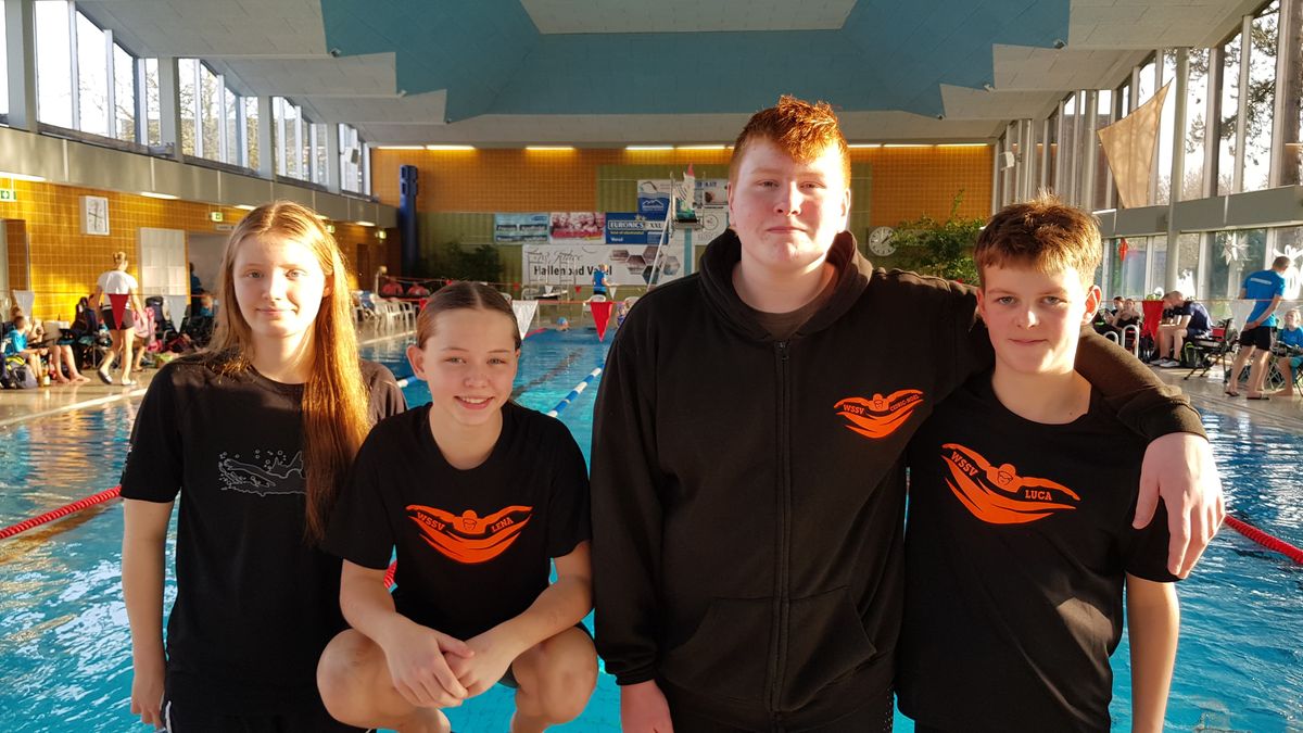 Foto, von links: Janne Thomßen, Lena Berlinska, Cedric-Noel Kallweit und Luca Schröter. Fotografin: Garnet Thomßen.