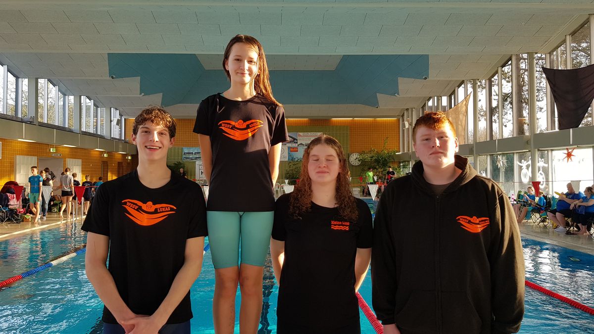 Foto, von links: Lukas Angermeyer, Amelie Oldenettel, Lina Tönnies und Cedric-Noel Kallweit. Fotografin: Garnet Thomßen.