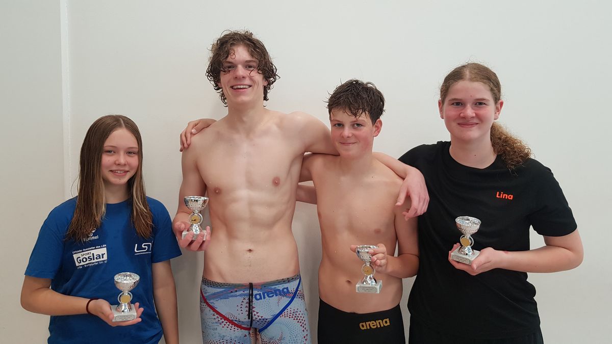 Foto, von links: Lena Berlniska, Lukas Angermeyer und Luca Schröter, Lina Tönnies. Fotografin: Garnet Thomßen.