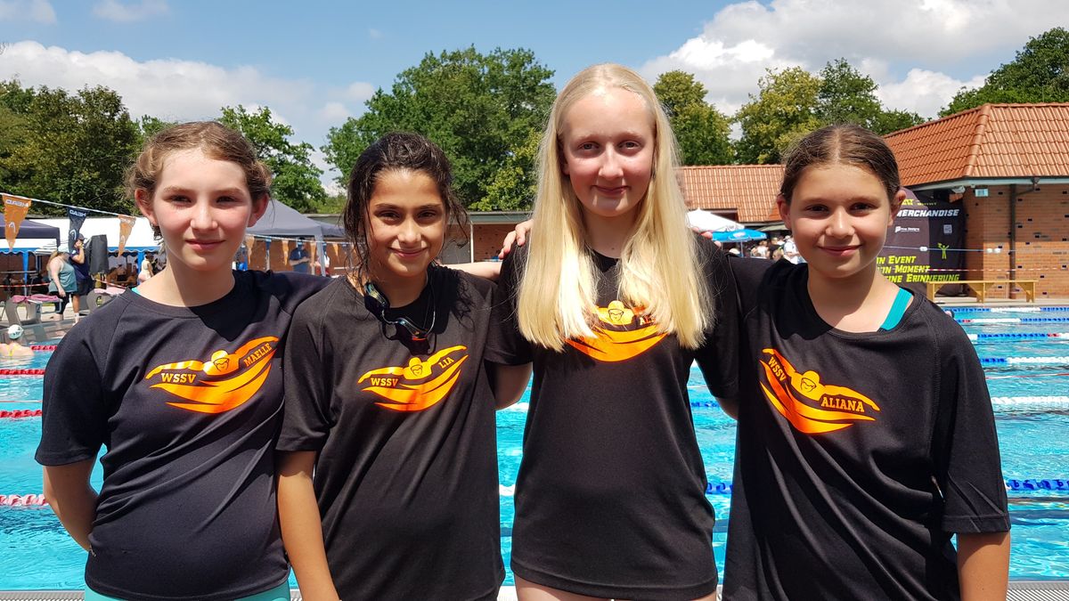 Foto, von links: Maelle-Tamea Latour, Lia Schütz, Alena Niehuß und Adriana Schimpf. Fotografin: Garnet Thomßen.