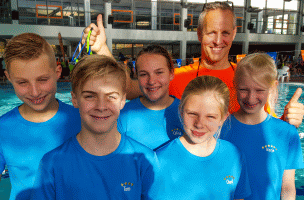 Foto (von links): Luca Mathis Jantzen, Tom Bielarz, Celina Haake, Charlotte Belitz, Marje Thomßen mit (hinten) Trainer Ole Jantzen; Fotograf: Ingo Thomßen.