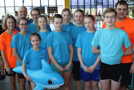 Foto, von links: Maike, Olaf und Silke Amelsberg, Martha-Sofie Pommer (hinten), Mia-Sophie Schug (vorn), Evelyn und Emily Letkemann, Svea, Talea und Milena Fellensiek, Lars und Stefan Tramnitzke. Fotograf: Tobias Schug.